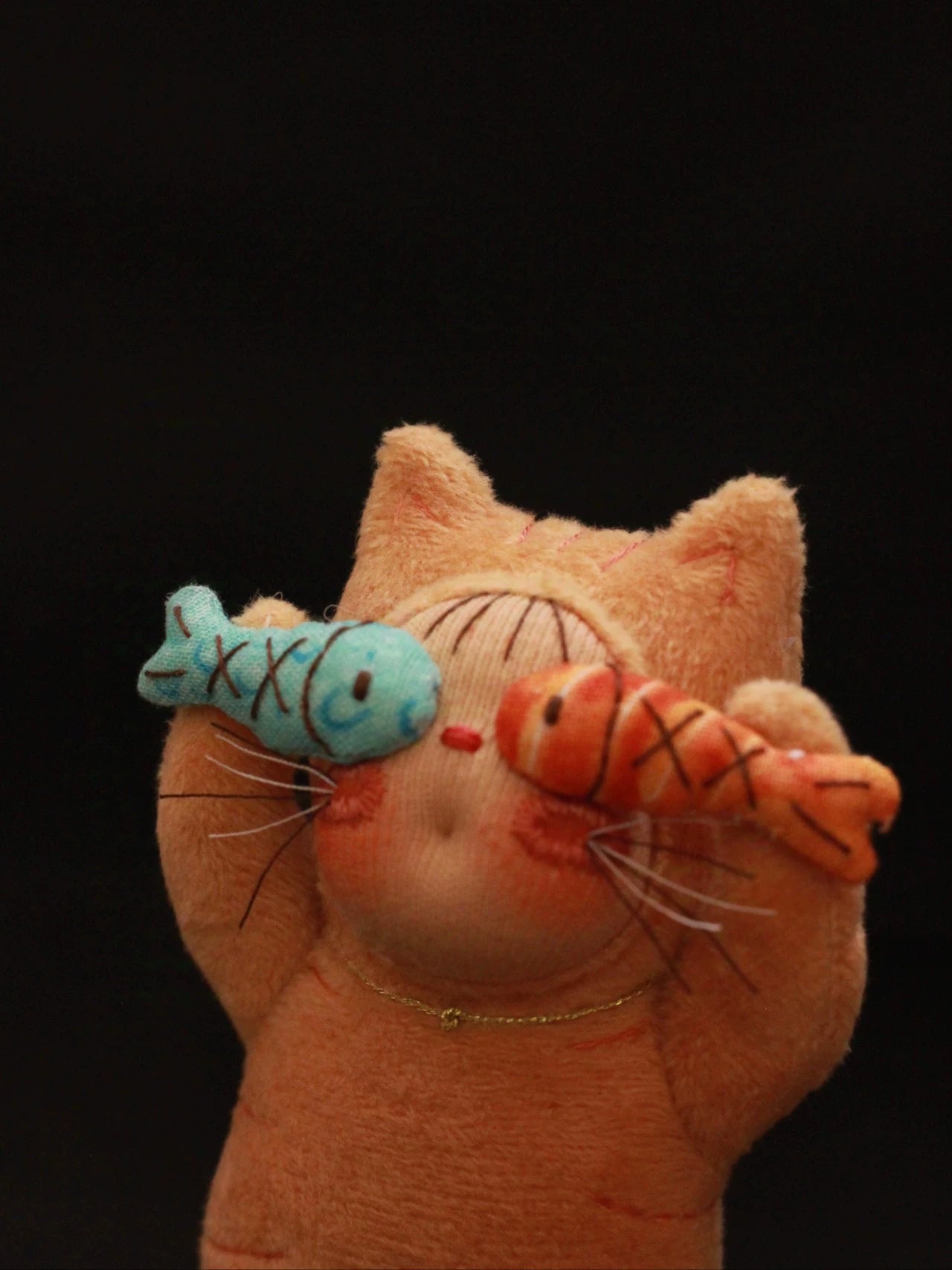 two fish orange cat